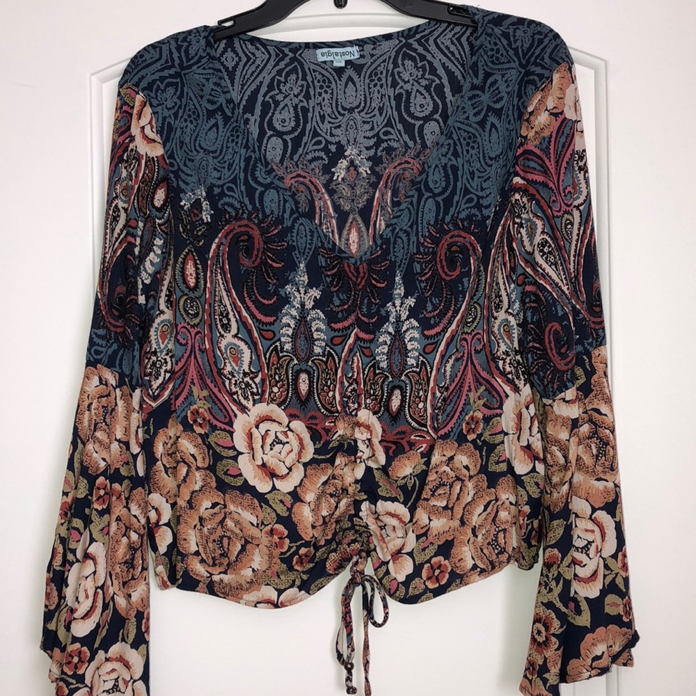 Super cute shorter blouse